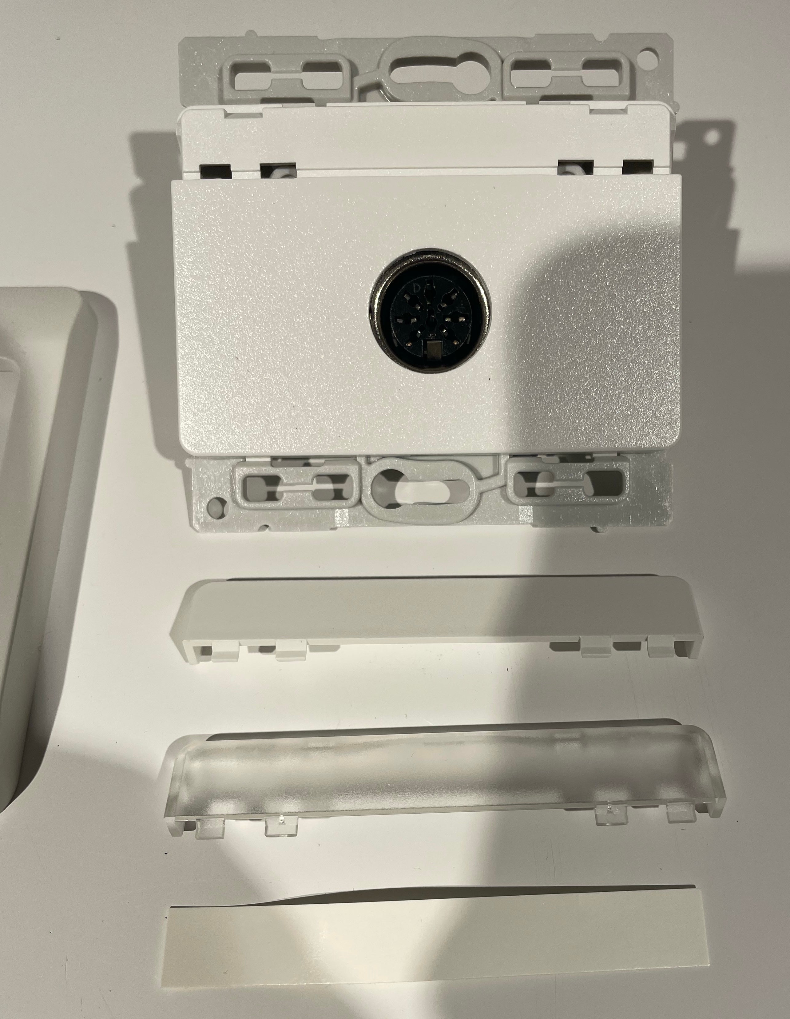 8 Pin DIN wall Socket White