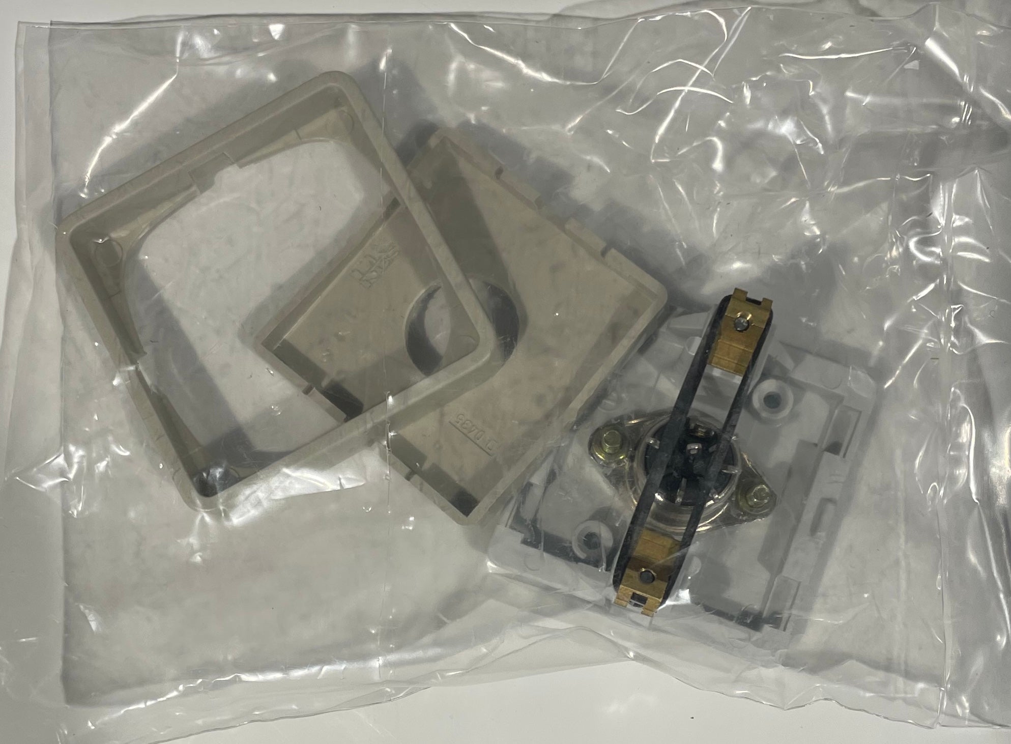 8 Pin DIN wall Socket Grey