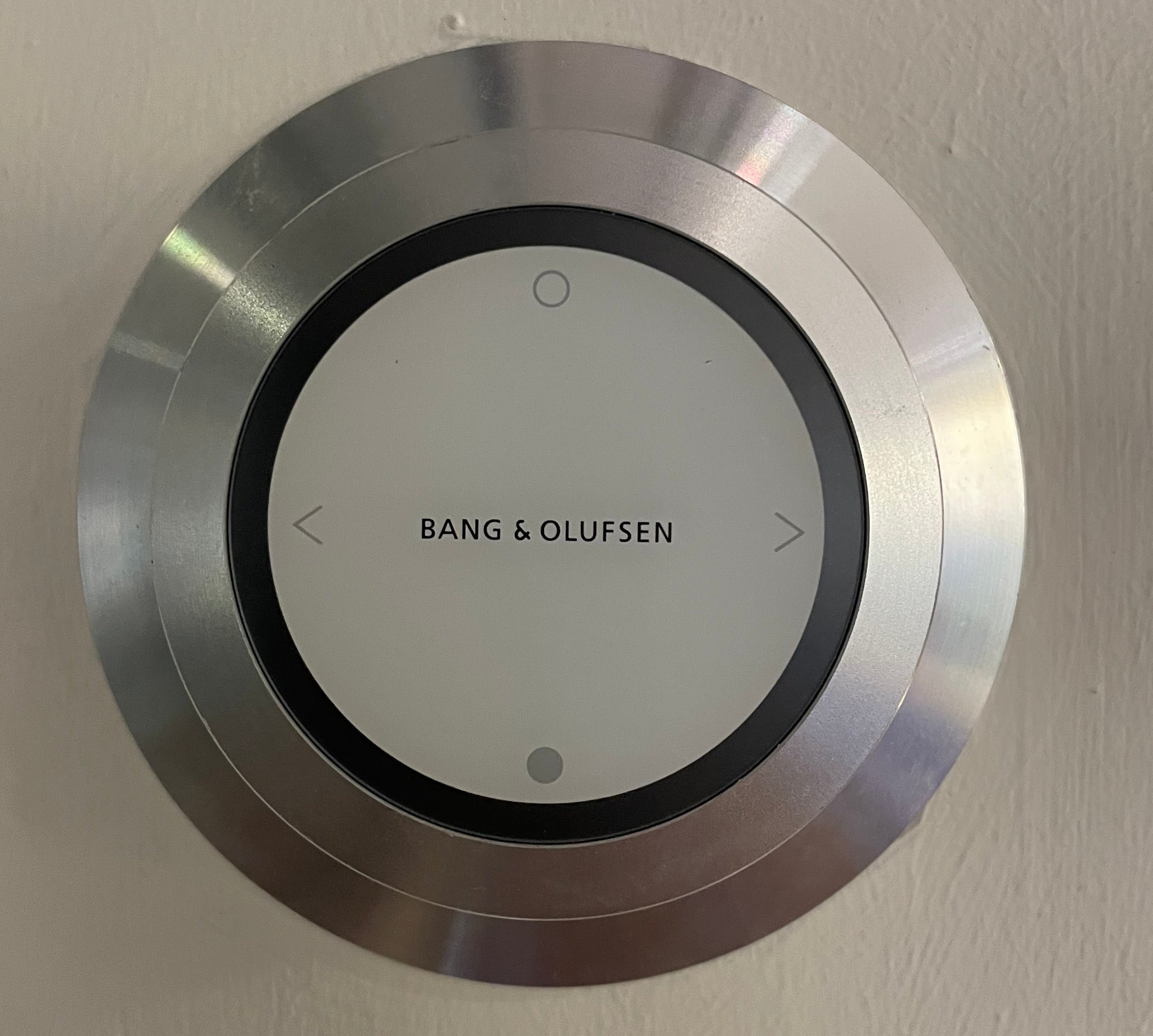 Beosound Essence Remote holder/vægbeslag
