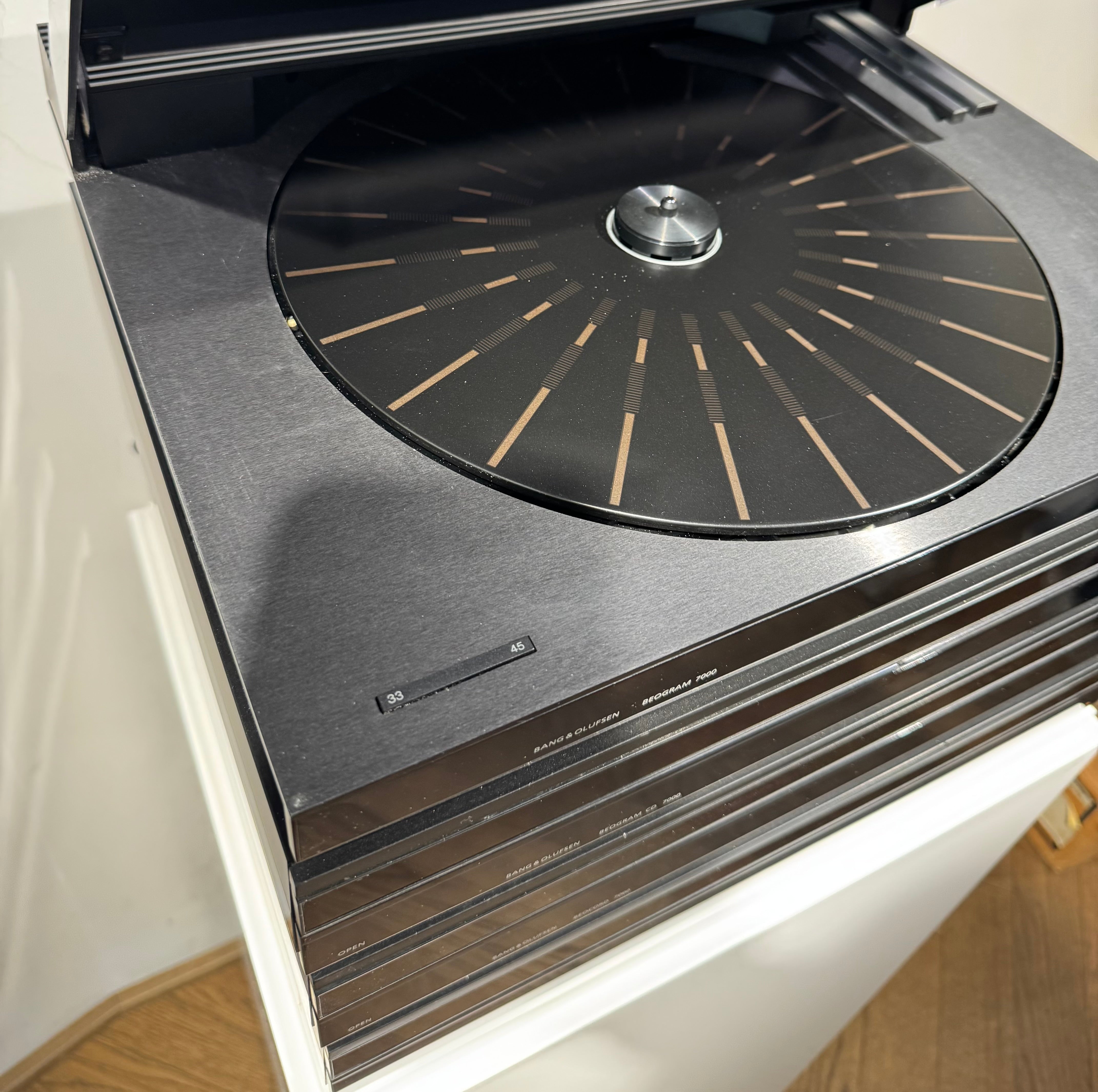 BeoSystem 7000 Sort (050526)