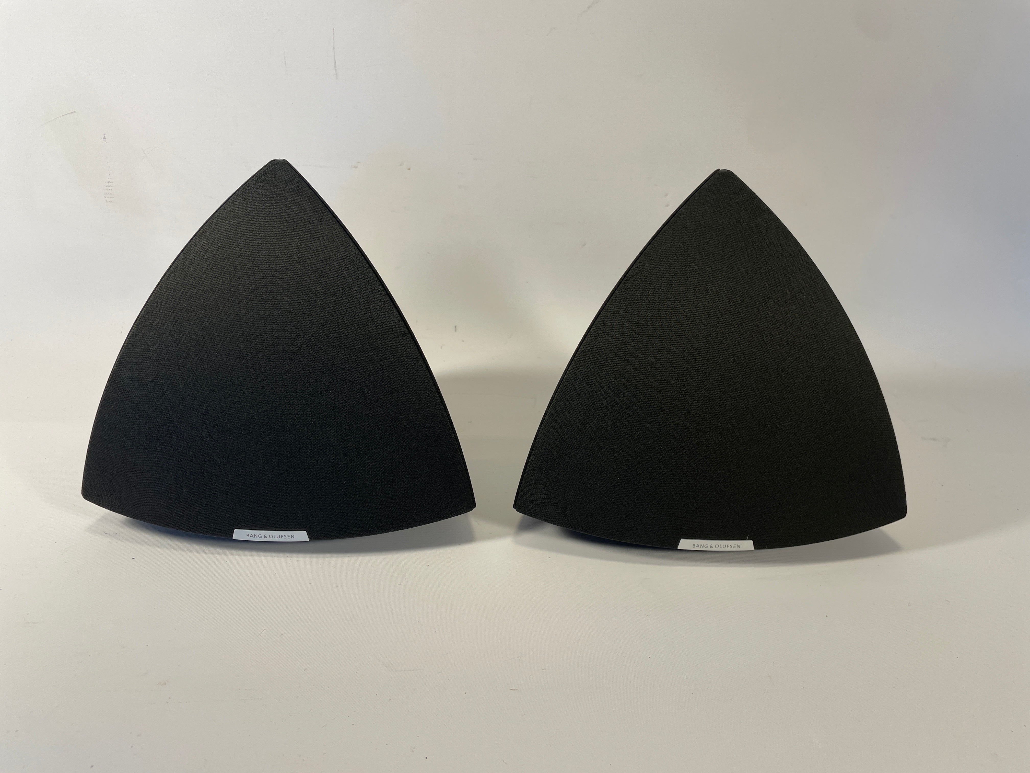 BeoLab 4  Dark Grey (19023104)