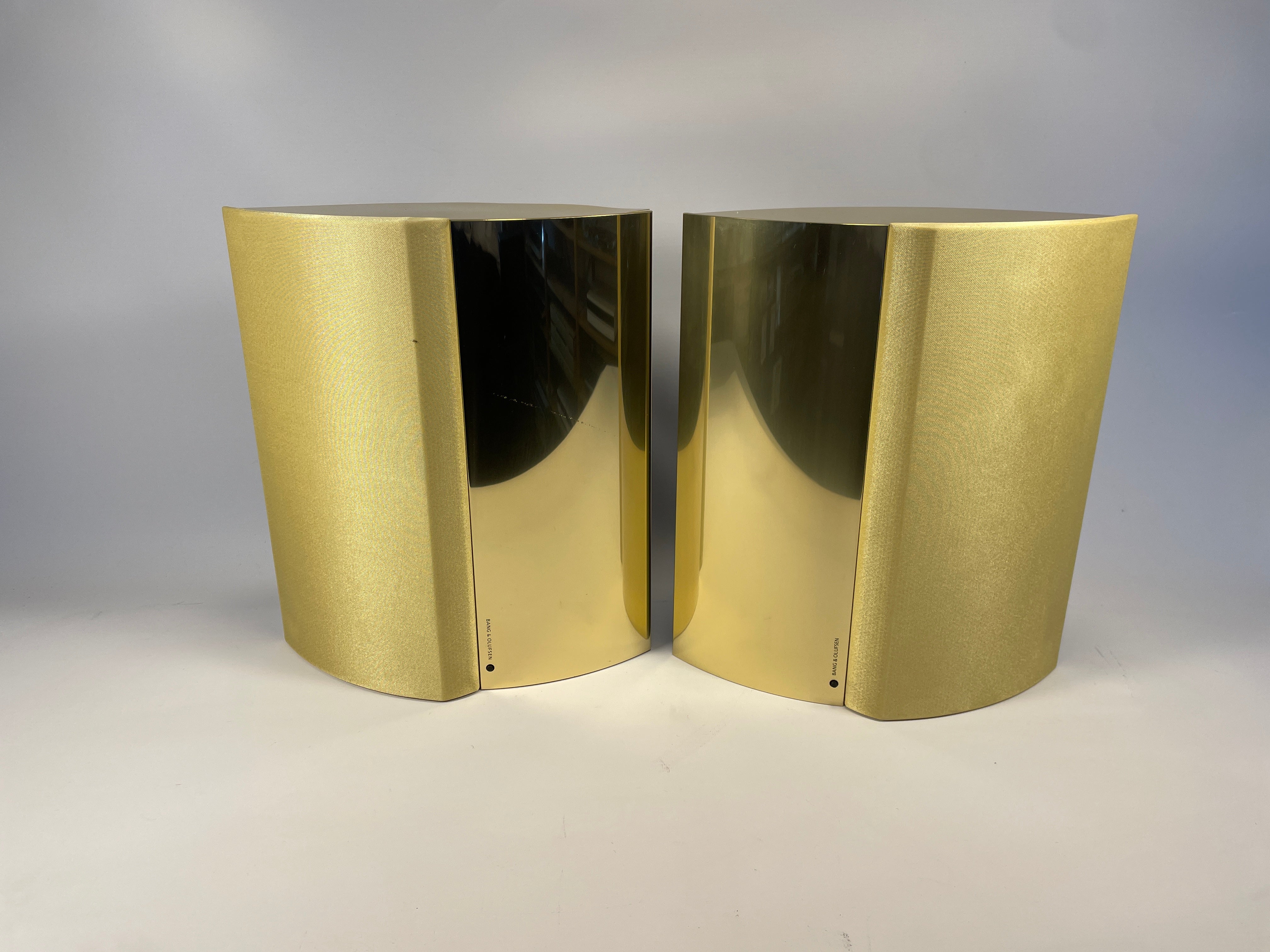 BeoLab 4000 Guld (18074008) RESEVERET HL