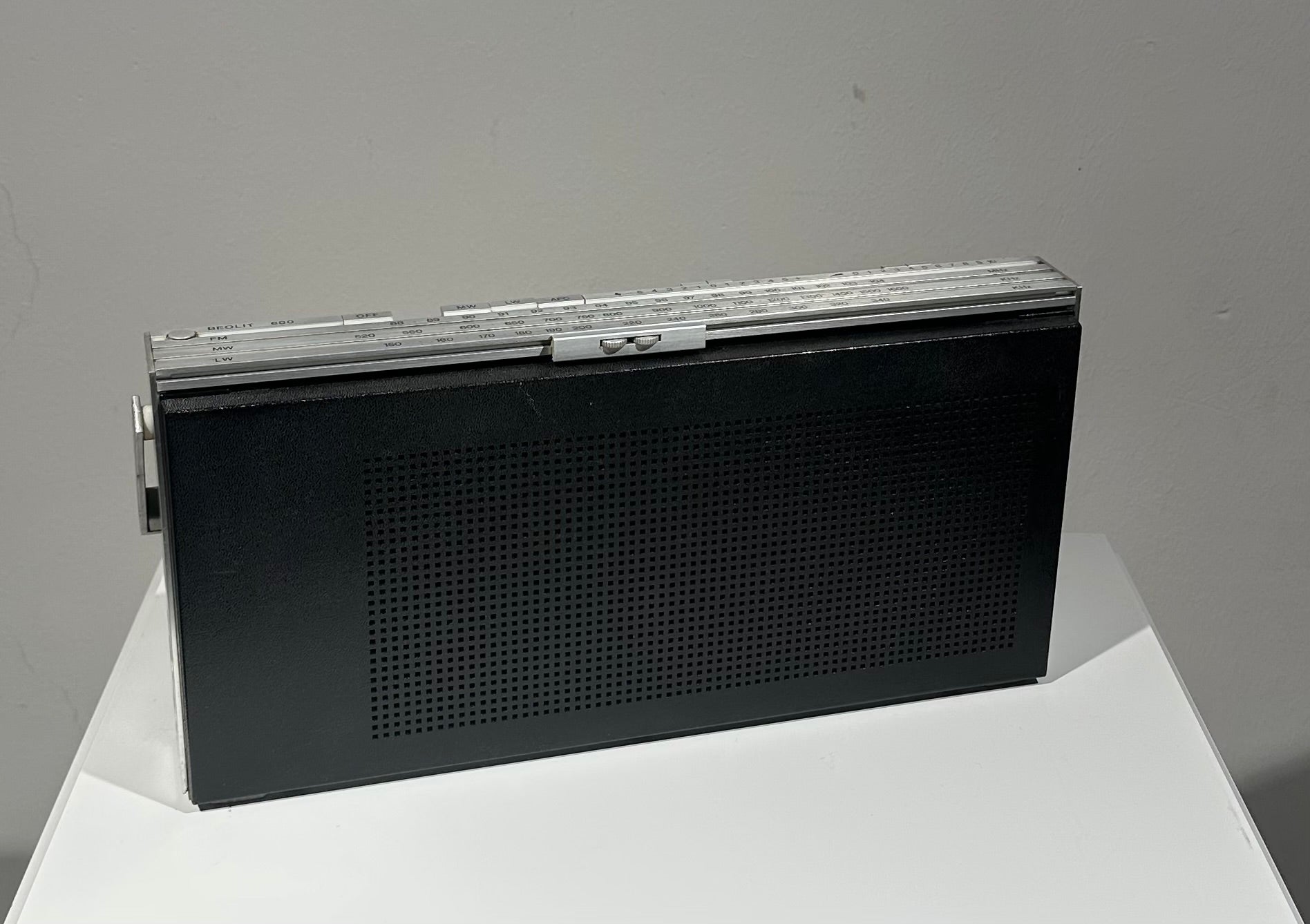BeoLit 600 Sort (82313)