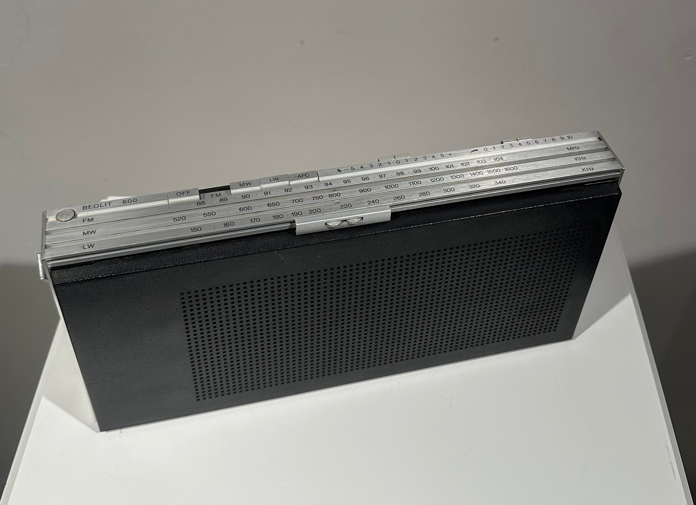 BeoLit 600 Sort (82313)