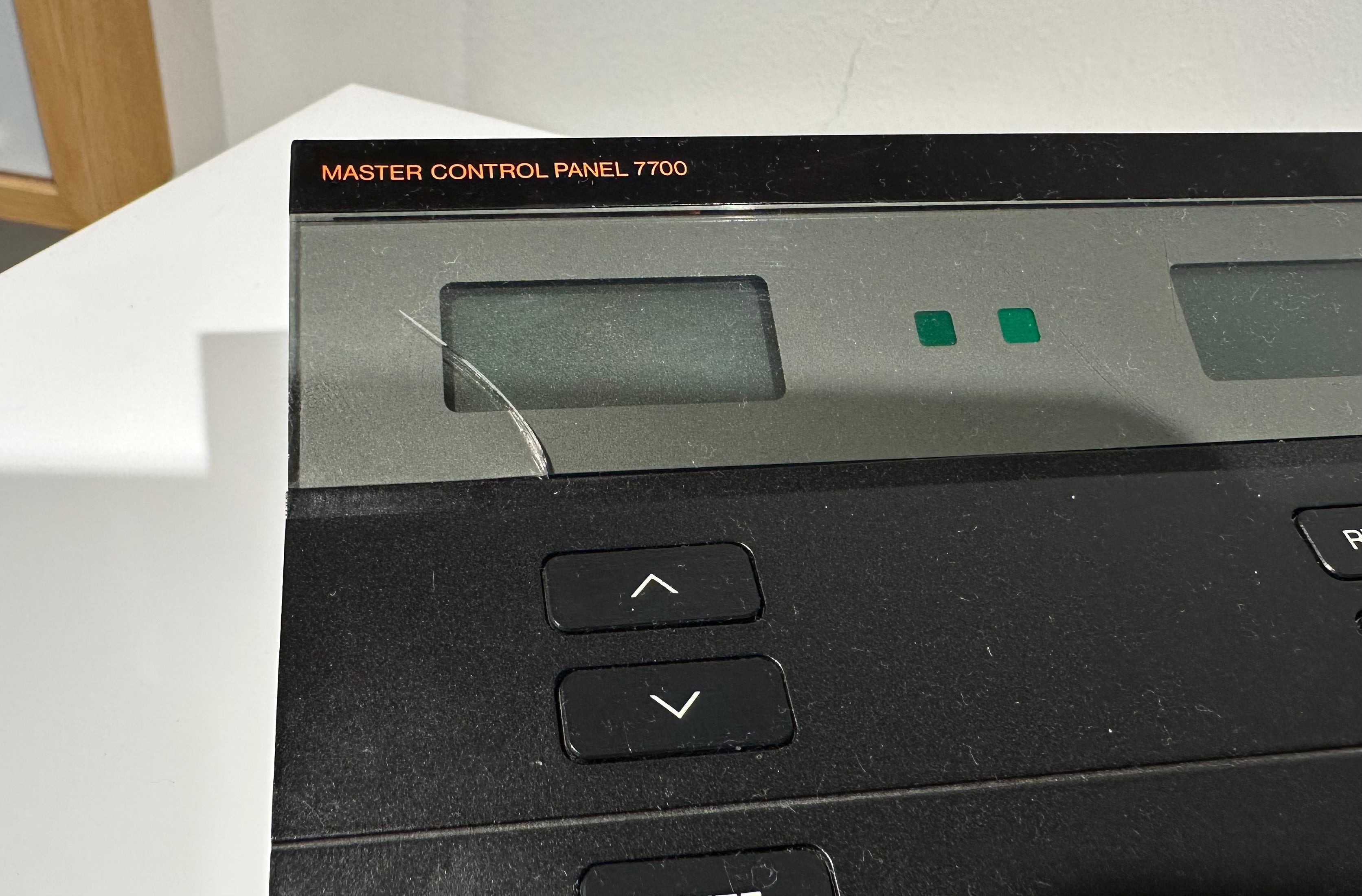 Master Control Panel 7700 (lille revne i skærm)