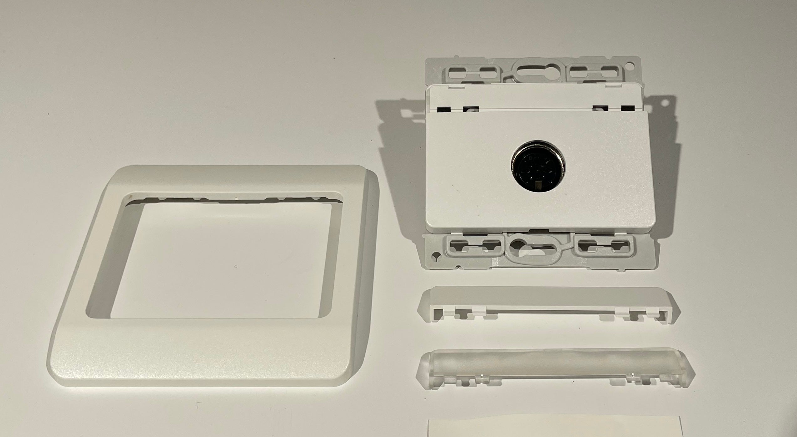 8 Pin DIN wall Socket White