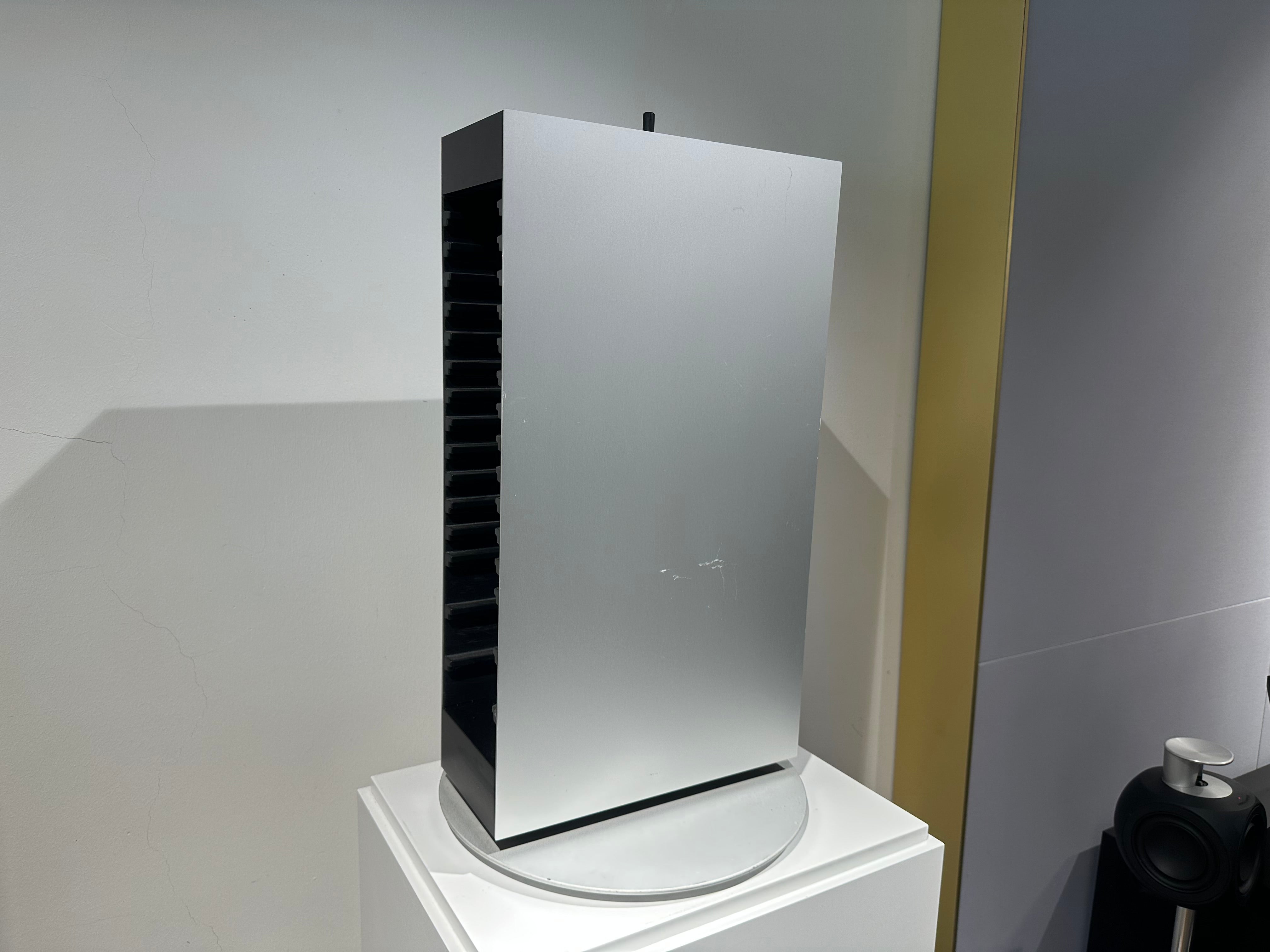 B&O gulvstand med CD Holder 2300 mf (260621)