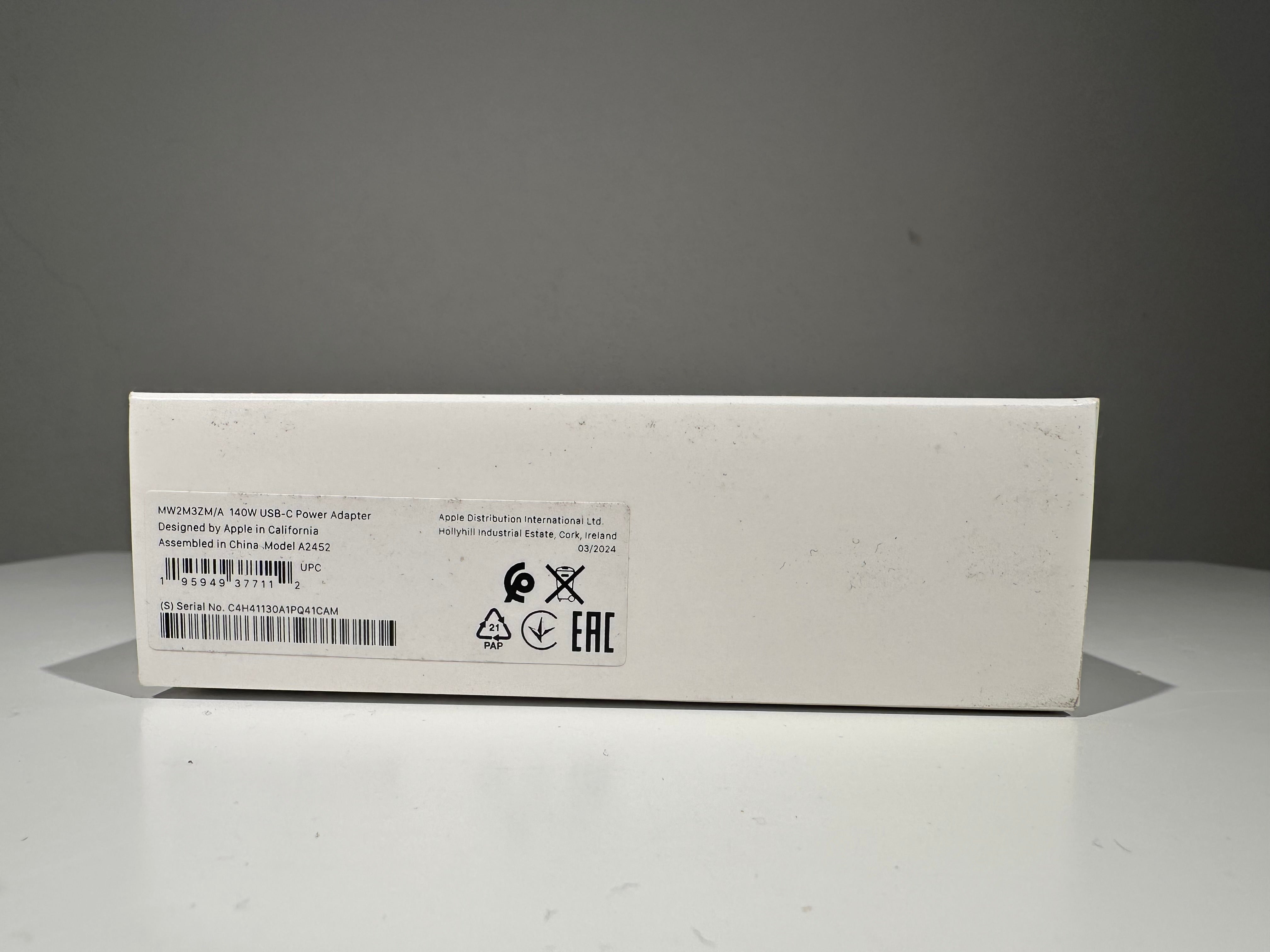 Apple USB-C-strømforsyning på 140 W (MW2M3ZM/A)