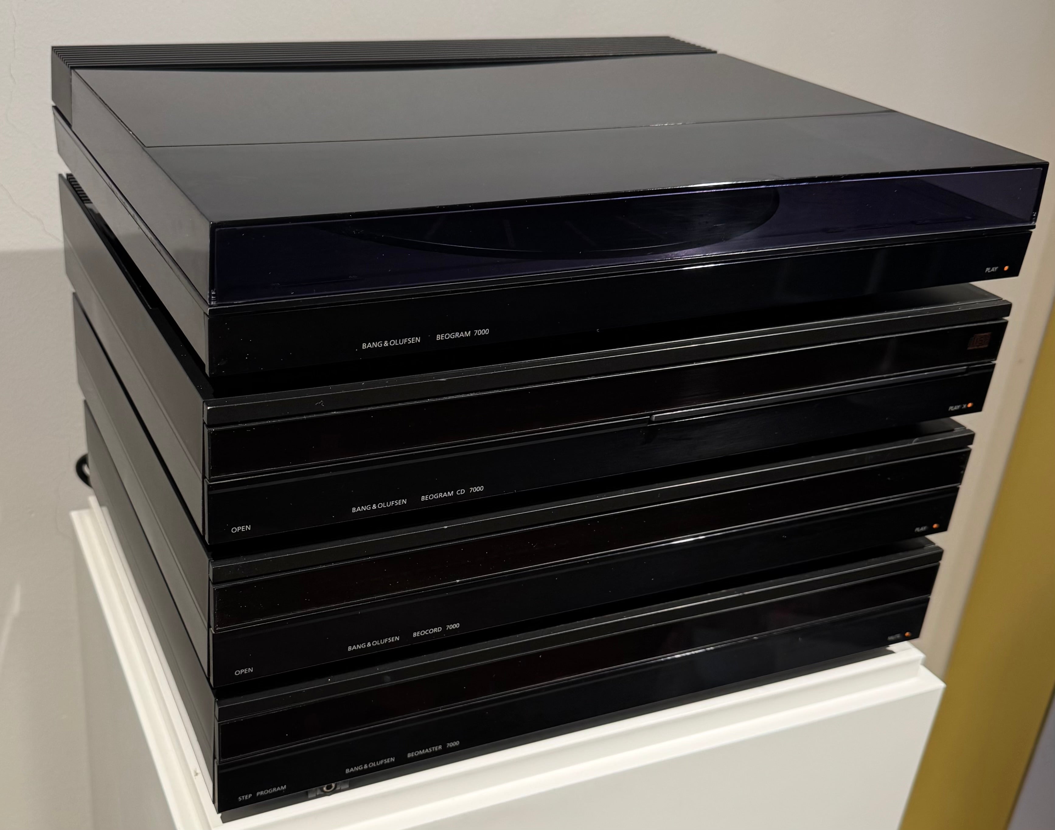BeoSystem 7000 Sort (050526)