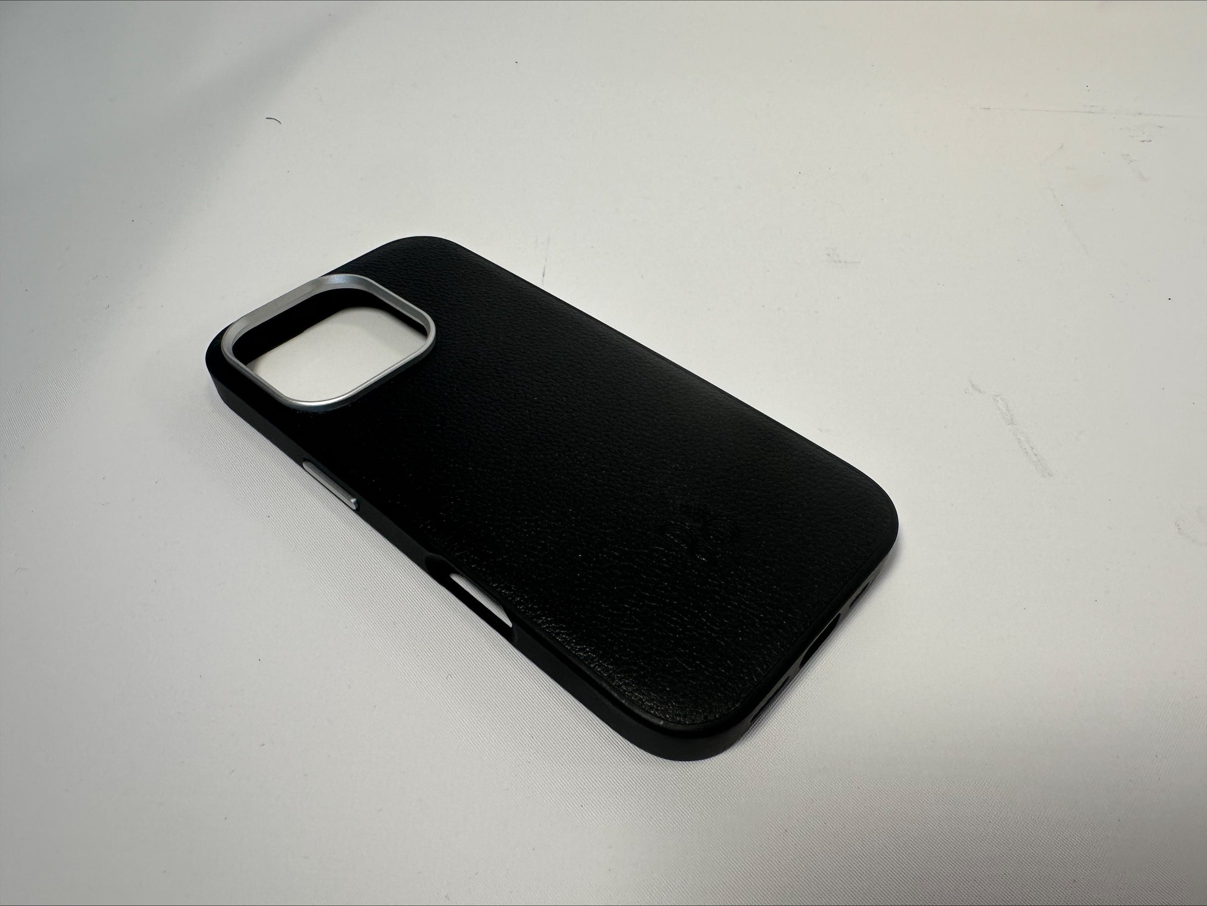Iphone 16 pro max sort læder cover
